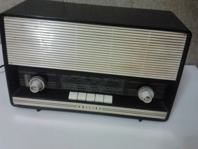 Lambalı Philips radyo