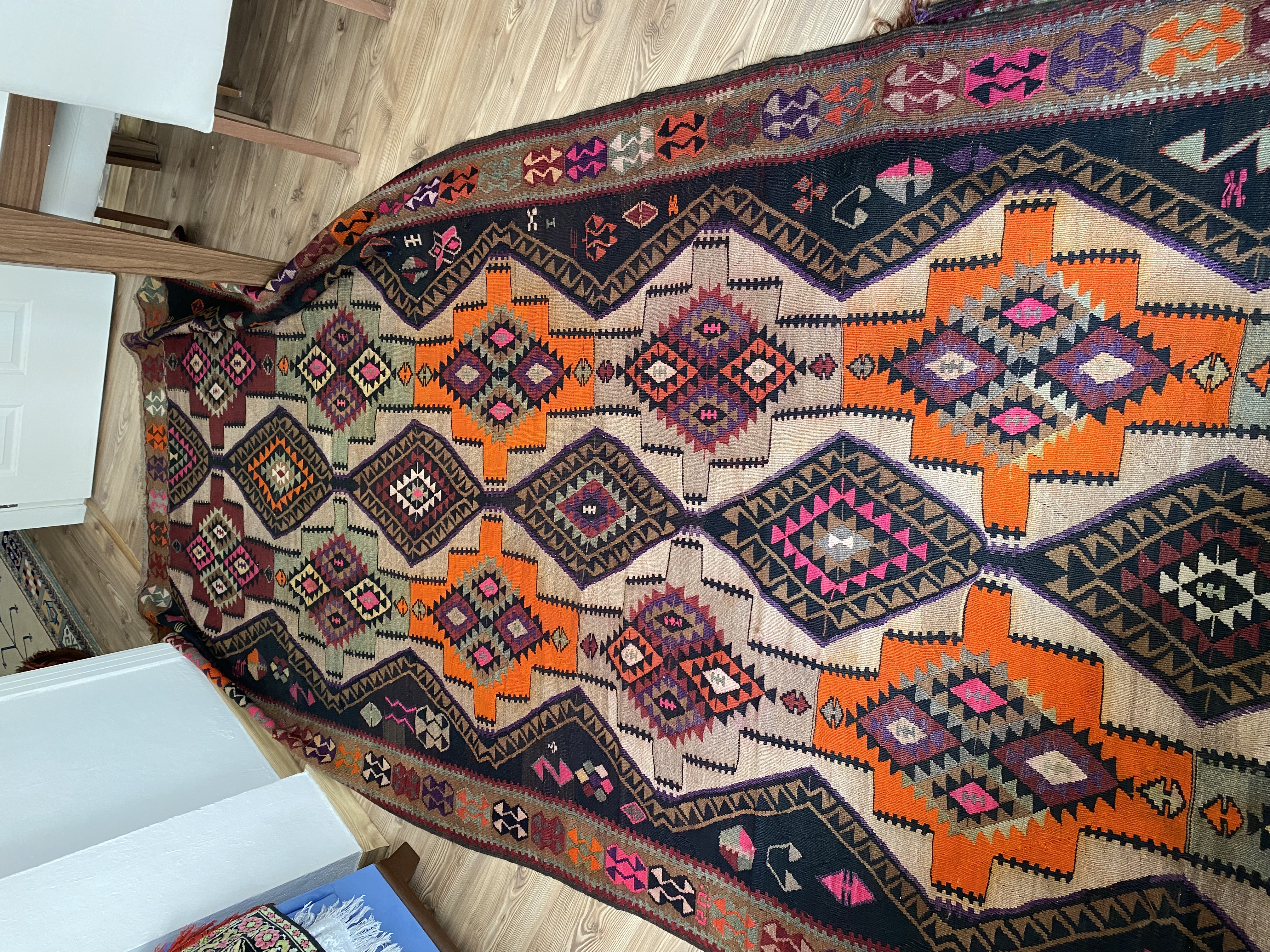 El yapımı taş boya kilim