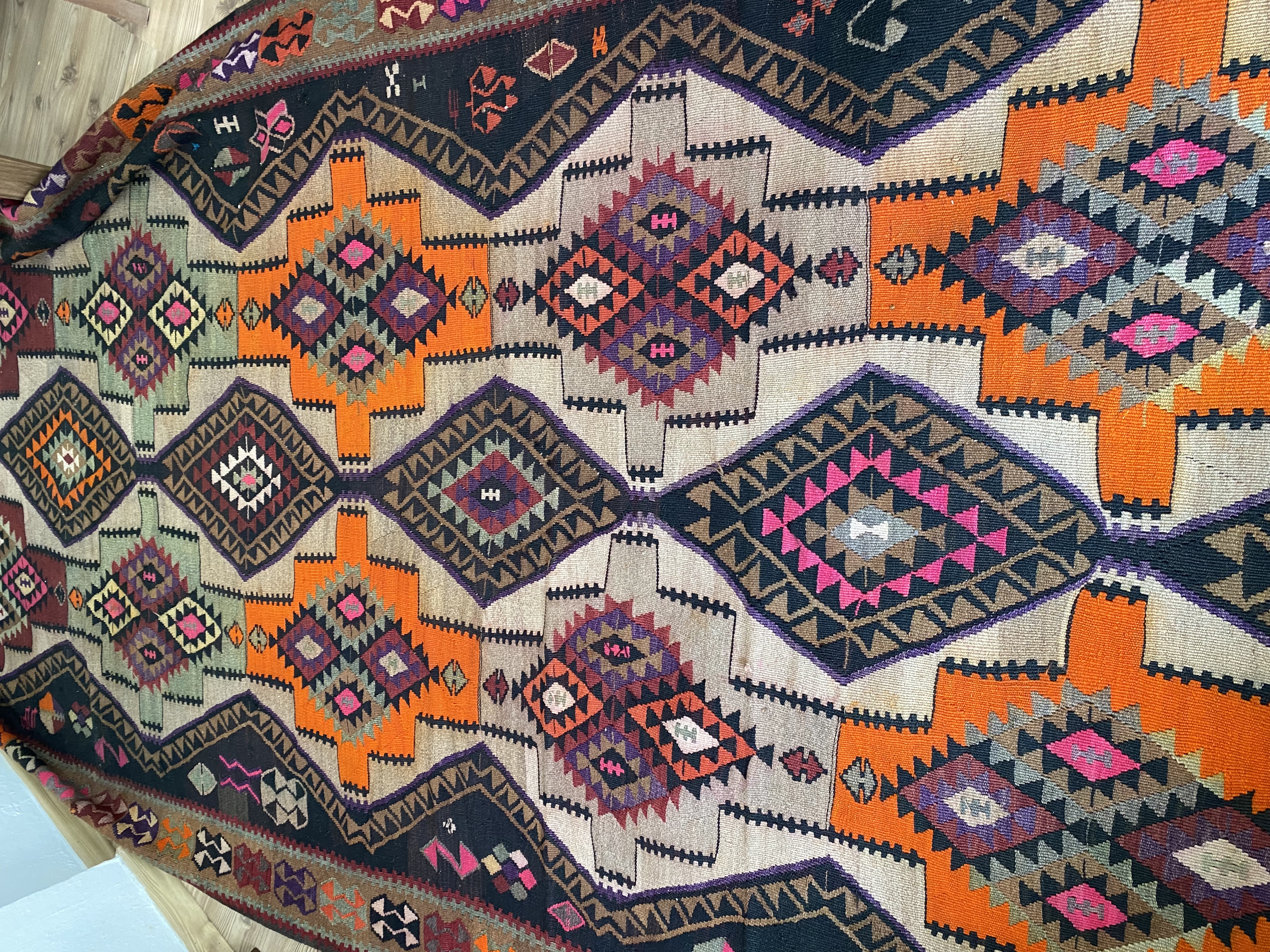 El yapımı taş boya kilim