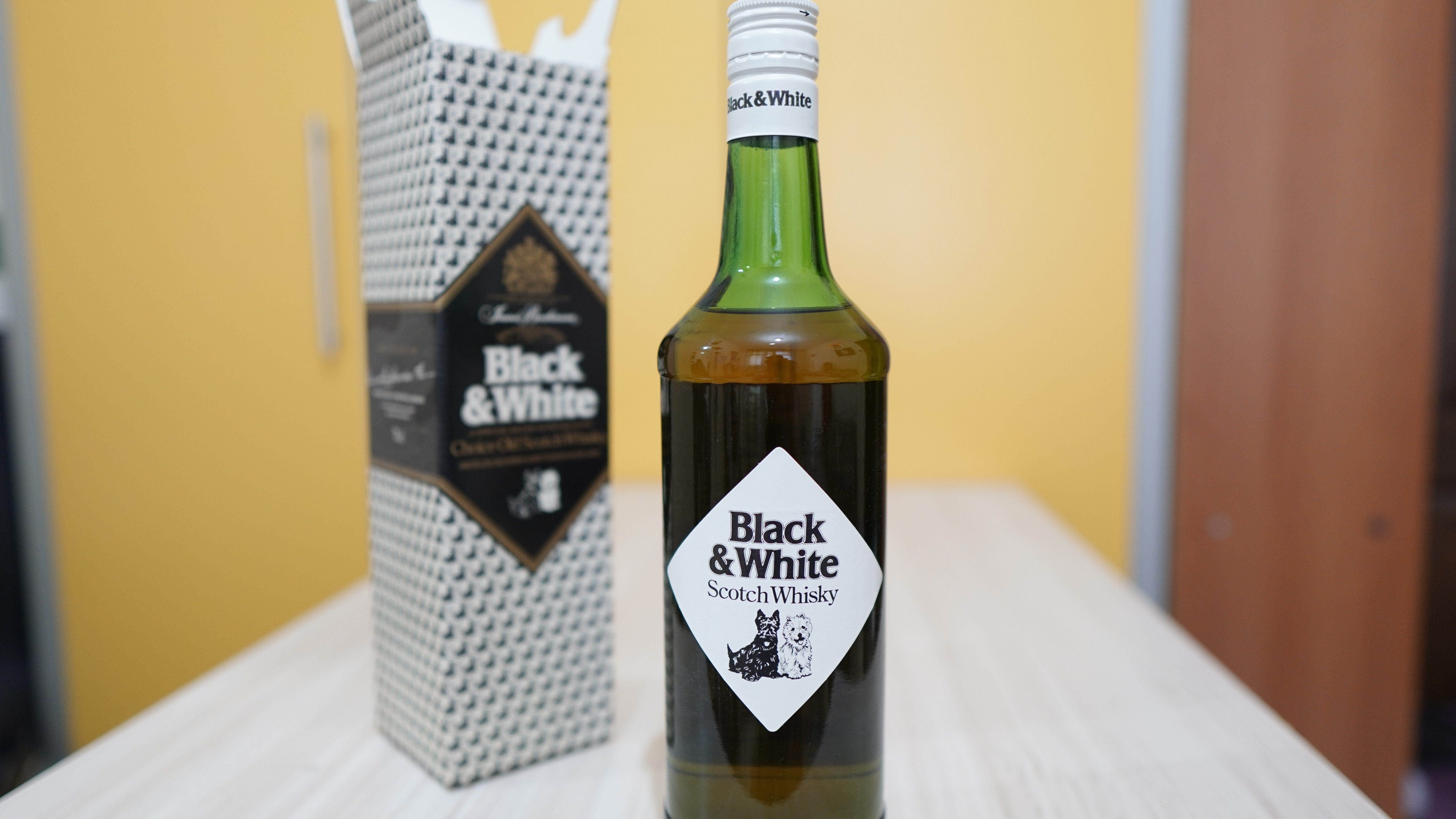 Black & White Scotch Whisky (Orijinal İskoç Viskisi) 1976