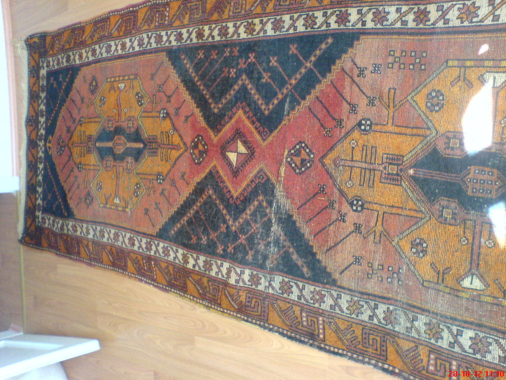 150 yıllık kök boyalı kilim