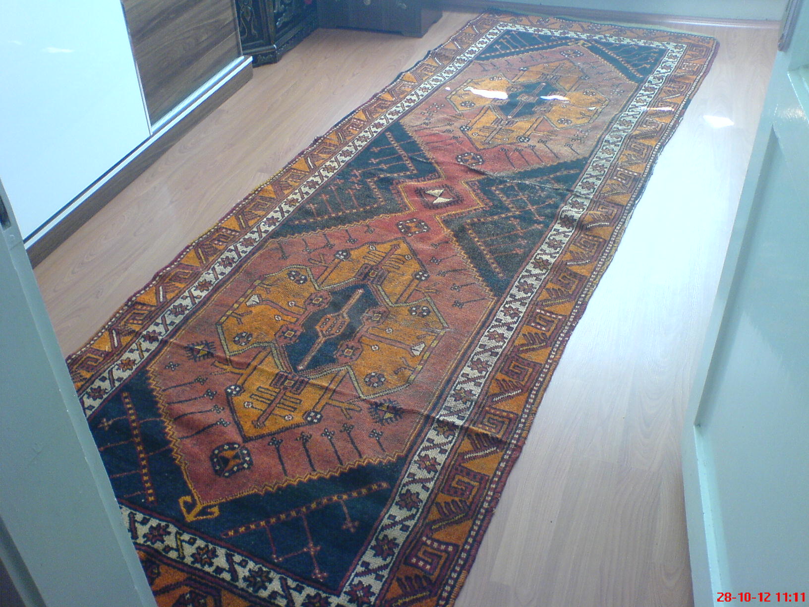 150 yıllık kök boyalı kilim