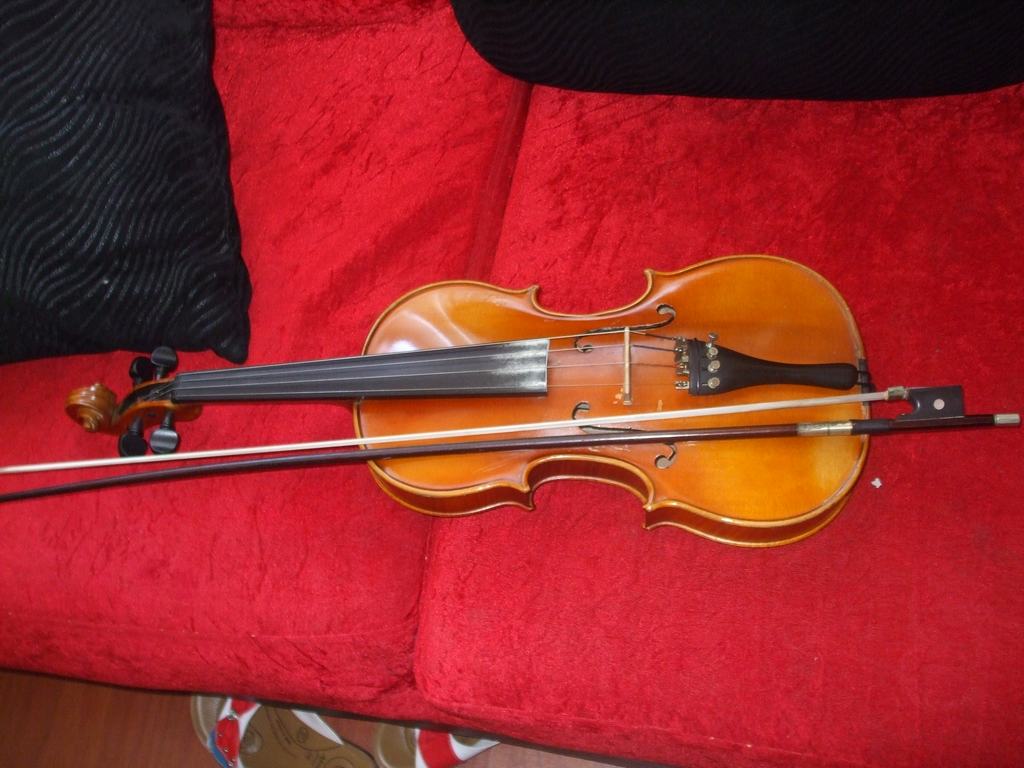 1713 yapımı Antonius Stradivarius keman