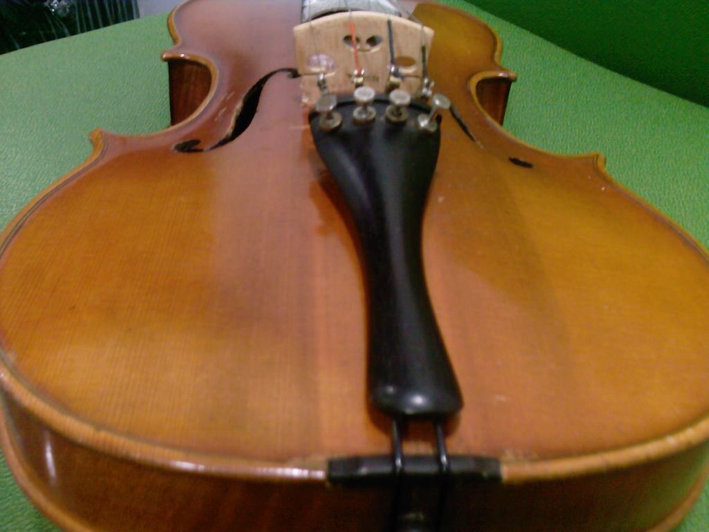 1713 yapımı Antonius Stradivarius keman