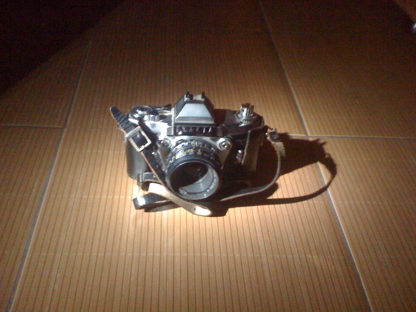 Exakta Real Profesyonel Filmli Fotoğraf Makinesi