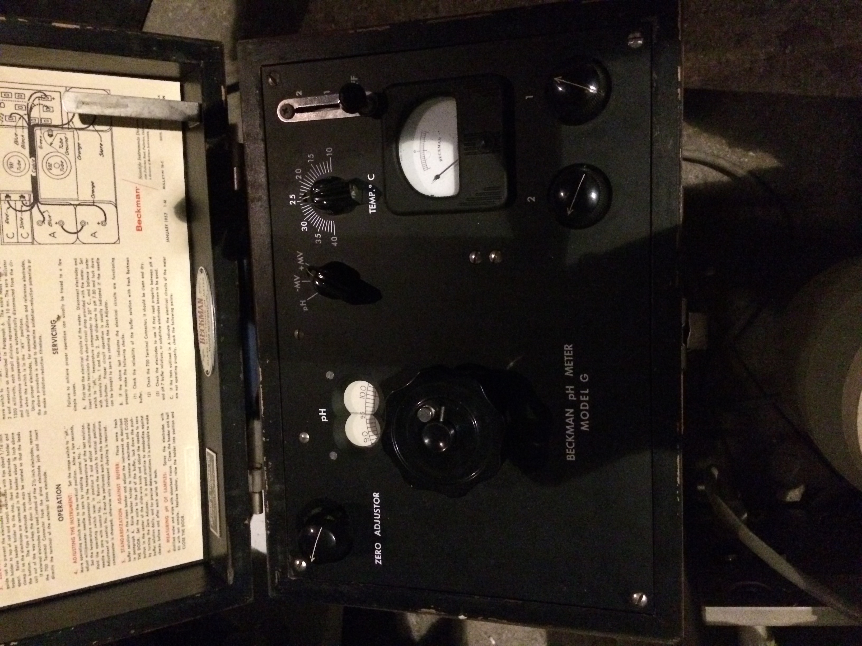 Beckman pH meter model G