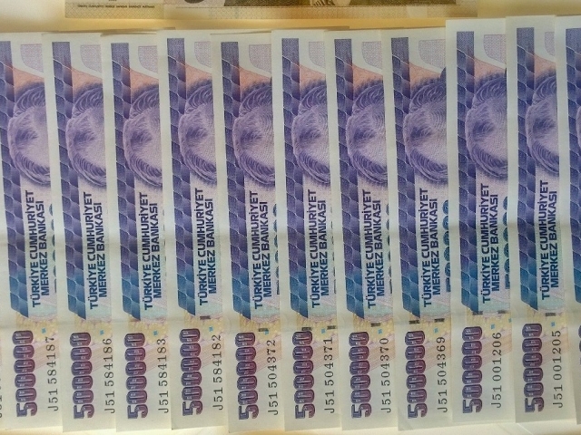 Yıllanmış rakı ve salatalık
