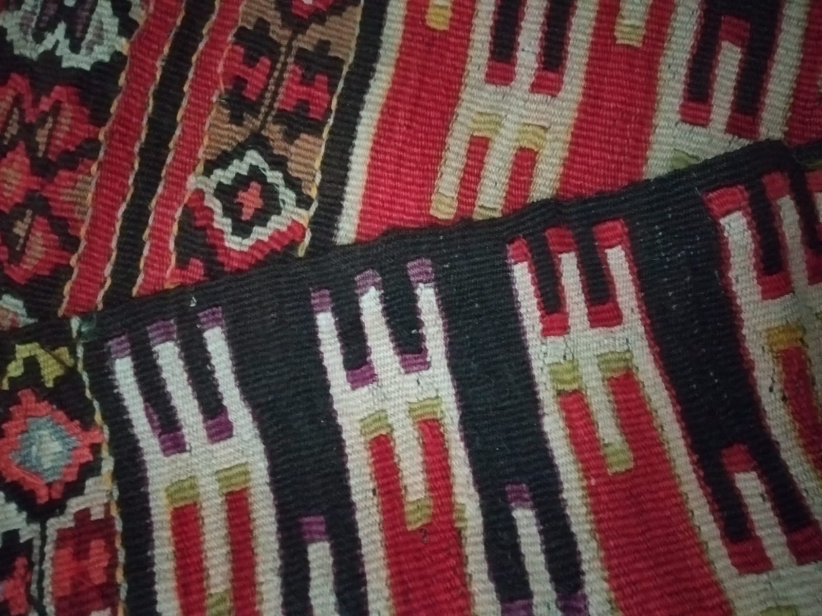 Keçi Kılından Yaklaşık 150 yıllık ikiz kilim